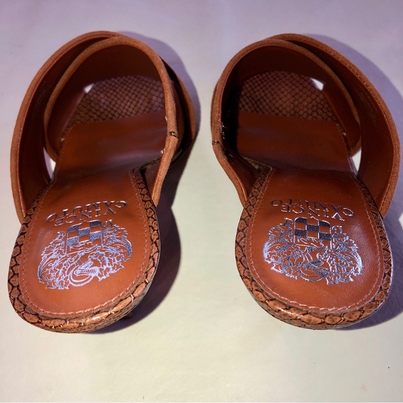 VINCE CAMUTO Rehnya Leather Heeled Sandal in Warm Caramel (8M) - Picture 10 of 17